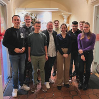Auf dem Foto v. l. n. r.: Fabian Gruber, Florian Fürstberger, Tino Huber, Severin Eder, Leonard Cornselius, Sophie Hofer, Kordo Karim, Philipp Konrad, Marlene Hofer